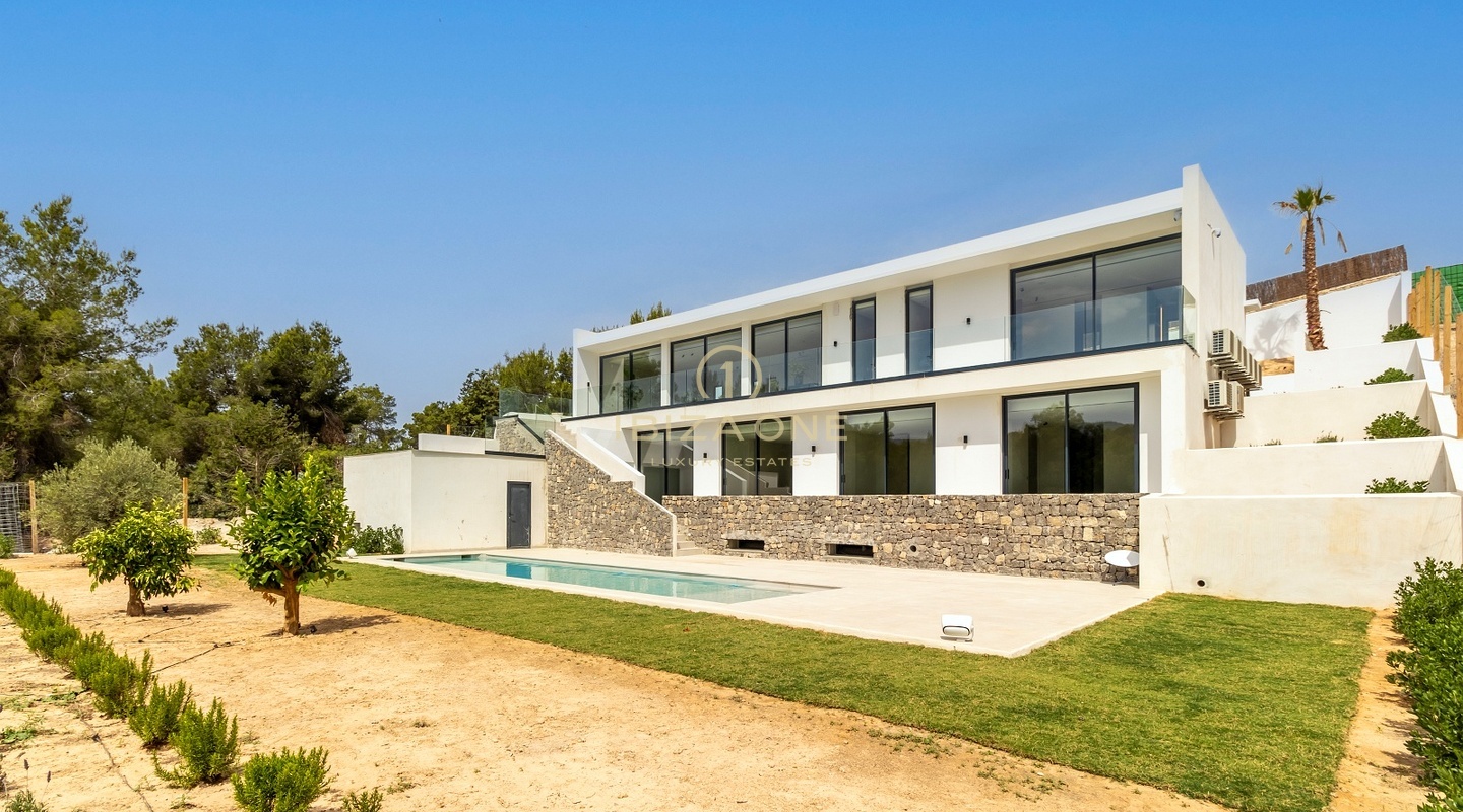 Villa de lujo de nueva construcción con piscina y vistas impresionantes en venta