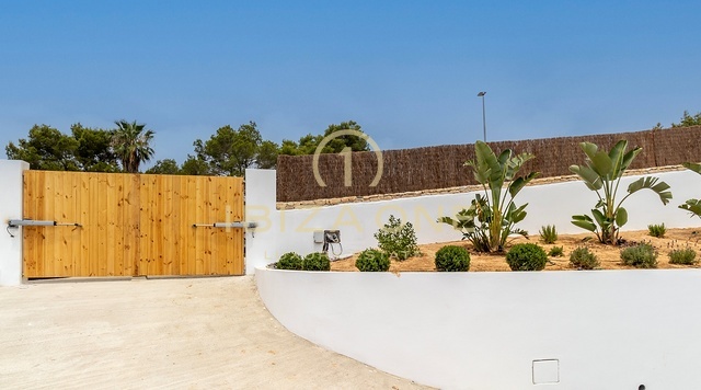 Neu gebaute Luxusvilla mit Pool und atemberaubender Aussicht zu verkaufen