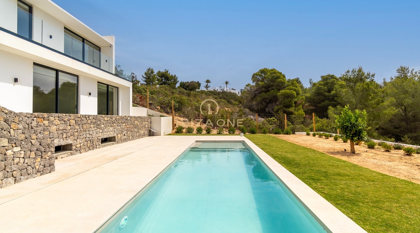 Neu gebaute Luxusvilla mit Pool und atemberaubender Aussicht zu verkaufen