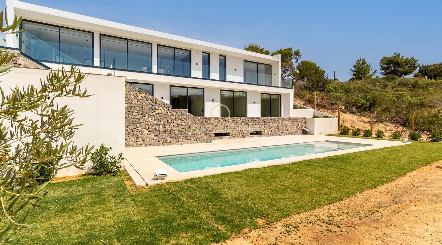 Nieuwbouw luxe villa met zwembad en prachtig uitzicht te koop