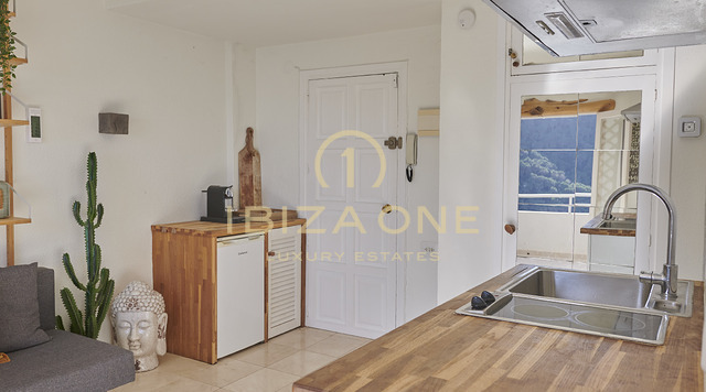 Appartement confortable en première ligne à Cala Llonga avec une vue imprenable sur la mer à vendre