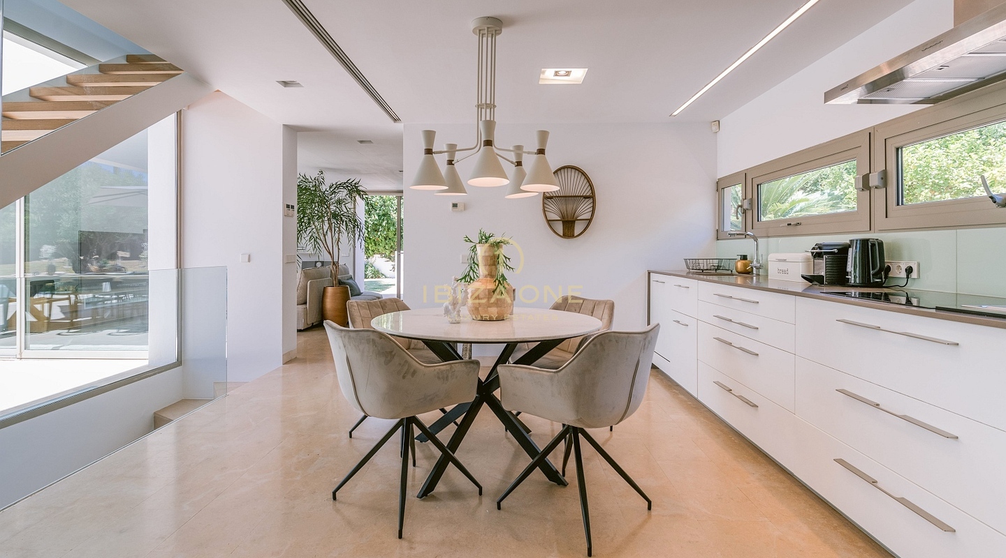 Lussuosa, moderna e luminosa villa con 4 camere da letto in vendita, Ibiza
