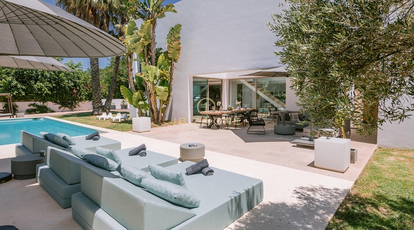 Luxuriöse, moderne und helle 4-Schlafzimmer-Villa zu verkaufen, Ibiza