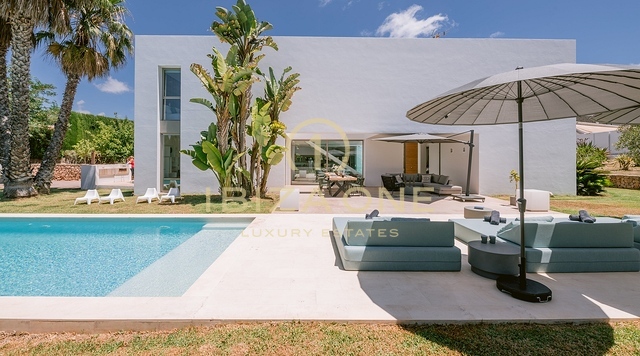 Lujosa, moderna y luminosa villa de 4 dormitorios en venta, Ibiza