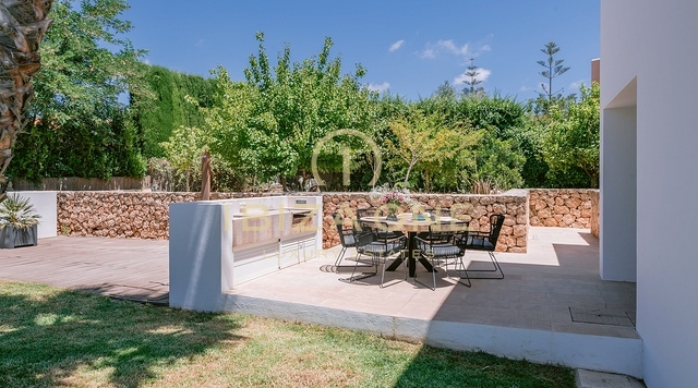 Luxe, moderne en lichte villa met 4 slaapkamers te koop, Ibiza