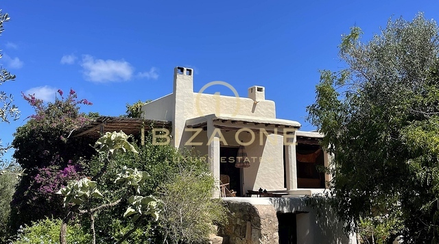 Originele luxe boerderij op een idyllische locatie te koop, Ibiza