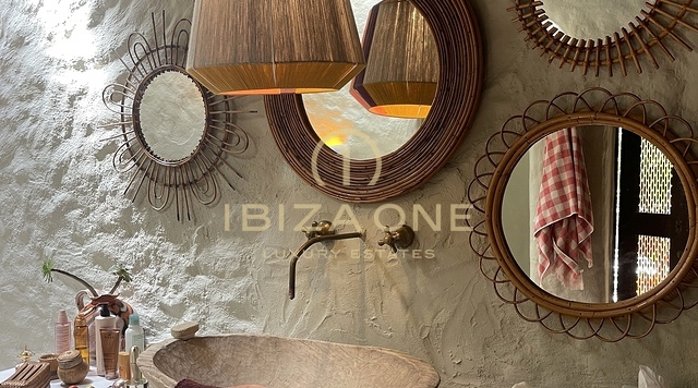 Originele luxe boerderij op een idyllische locatie te koop, Ibiza