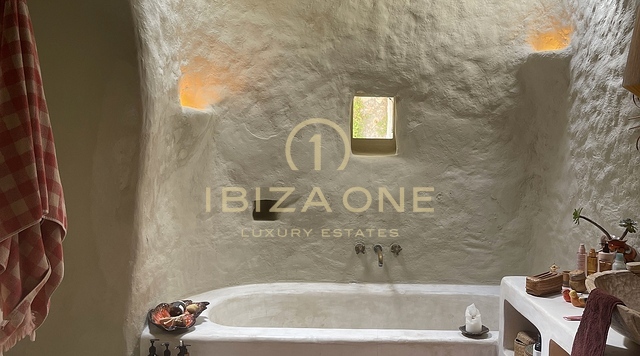 Originele luxe boerderij op een idyllische locatie te koop, Ibiza