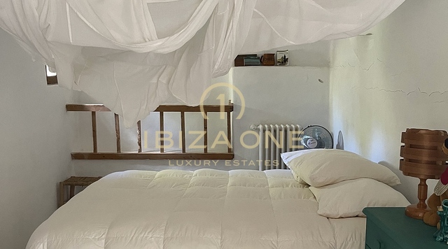 Originele luxe boerderij op een idyllische locatie te koop, Ibiza