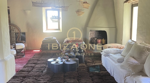 Originele luxe boerderij op een idyllische locatie te koop, Ibiza