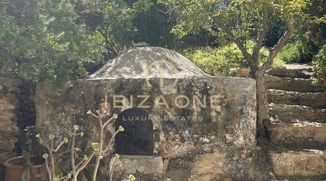 Originele luxe boerderij op een idyllische locatie te koop, Ibiza