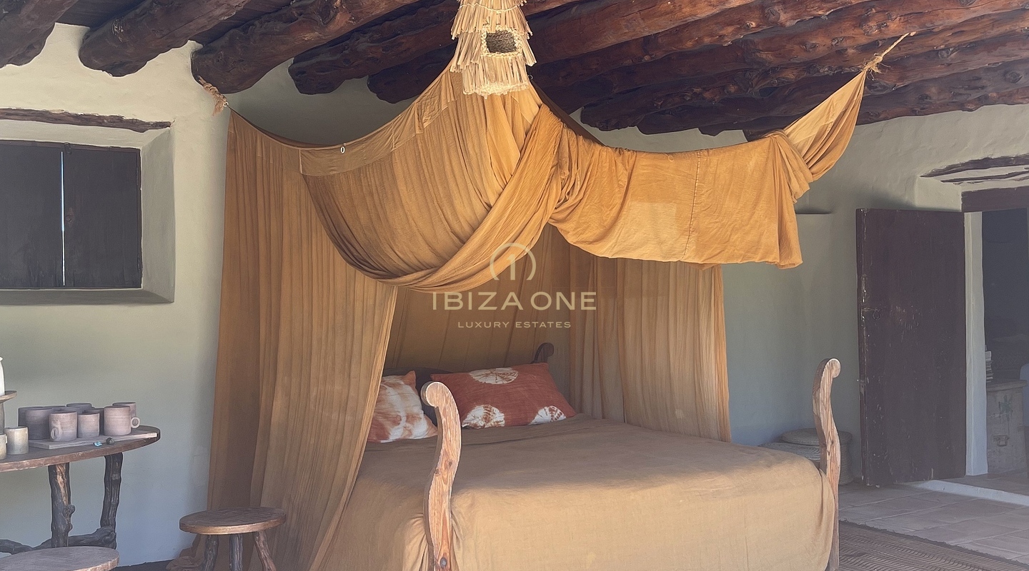 Originele luxe boerderij op een idyllische locatie te koop, Ibiza