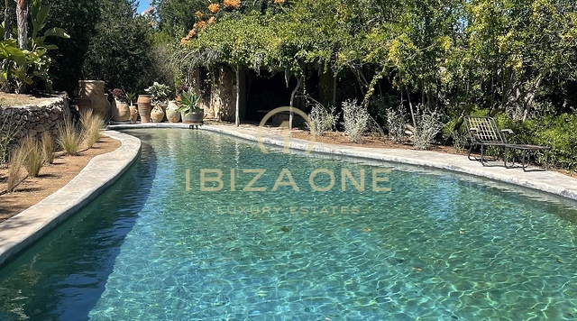 Originele luxe boerderij op een idyllische locatie te koop, Ibiza