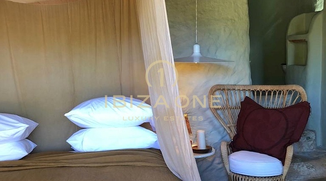 Originele luxe boerderij op een idyllische locatie te koop, Ibiza