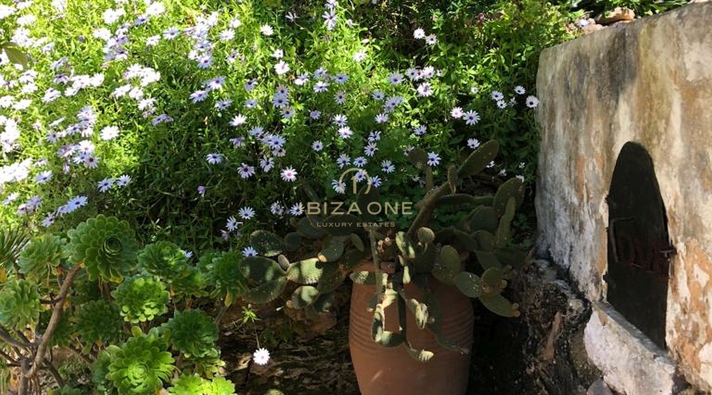 Originele luxe boerderij op een idyllische locatie te koop, Ibiza