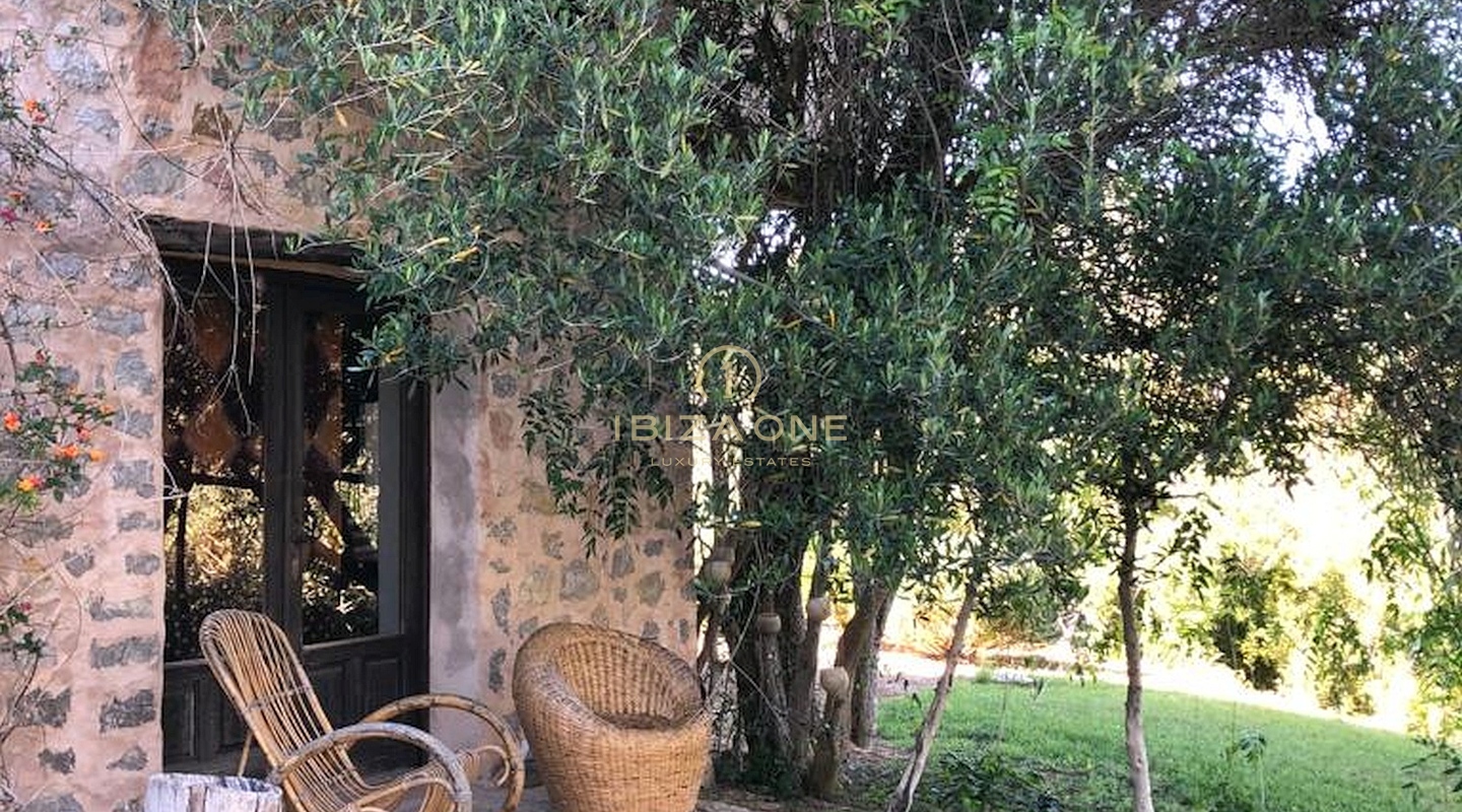 Originele luxe boerderij op een idyllische locatie te koop, Ibiza