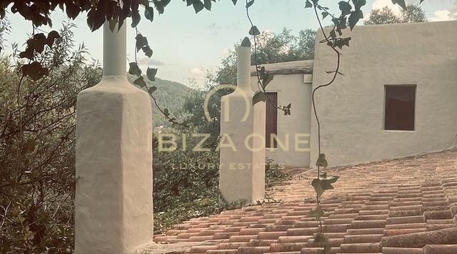 Originele luxe boerderij op een idyllische locatie te koop, Ibiza