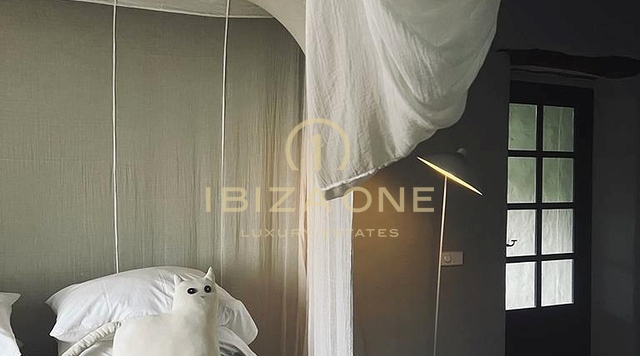Originele luxe boerderij op een idyllische locatie te koop, Ibiza