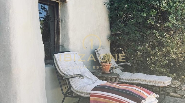 Originele luxe boerderij op een idyllische locatie te koop, Ibiza