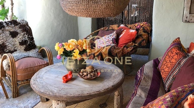 Originele luxe boerderij op een idyllische locatie te koop, Ibiza