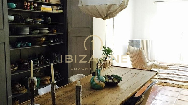 Originele luxe boerderij op een idyllische locatie te koop, Ibiza