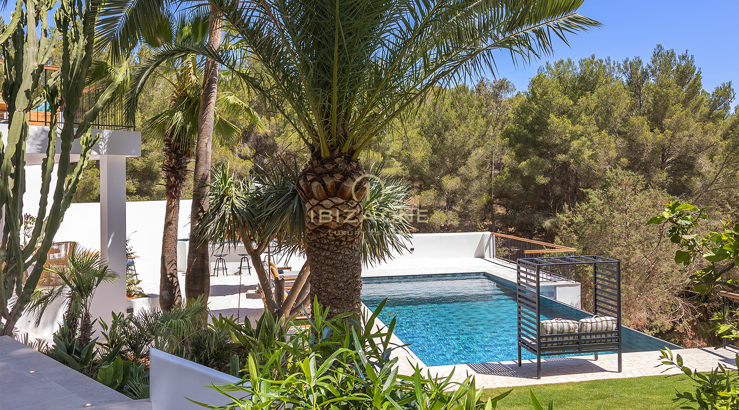 Eine exquisite mediterrane Luxusvilla mit wunderschönem Infinity-Pool und Blick auf das Meer und Dalt Vila zu verkaufen, Ibiza