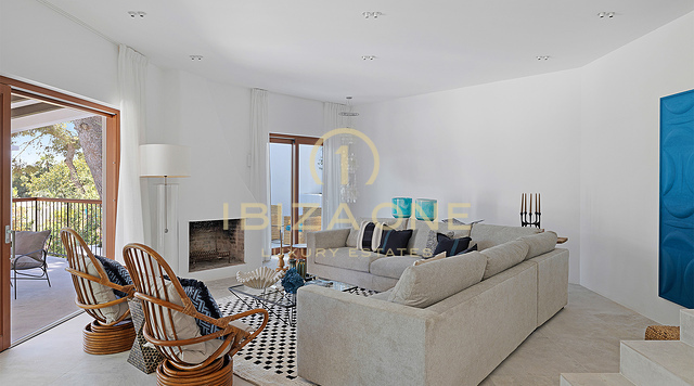Exquisita villa mediterránea de lujo con una hermosa piscina infinita y vistas al mar y a Dalt Vila en venta, Ibiza
