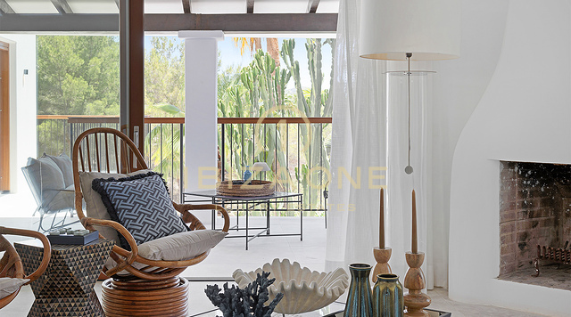 Exquisita villa mediterránea de lujo con una hermosa piscina infinita y vistas al mar y a Dalt Vila en venta, Ibiza