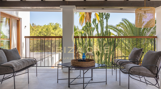 Exquisita villa mediterránea de lujo con una hermosa piscina infinita y vistas al mar y a Dalt Vila en venta, Ibiza