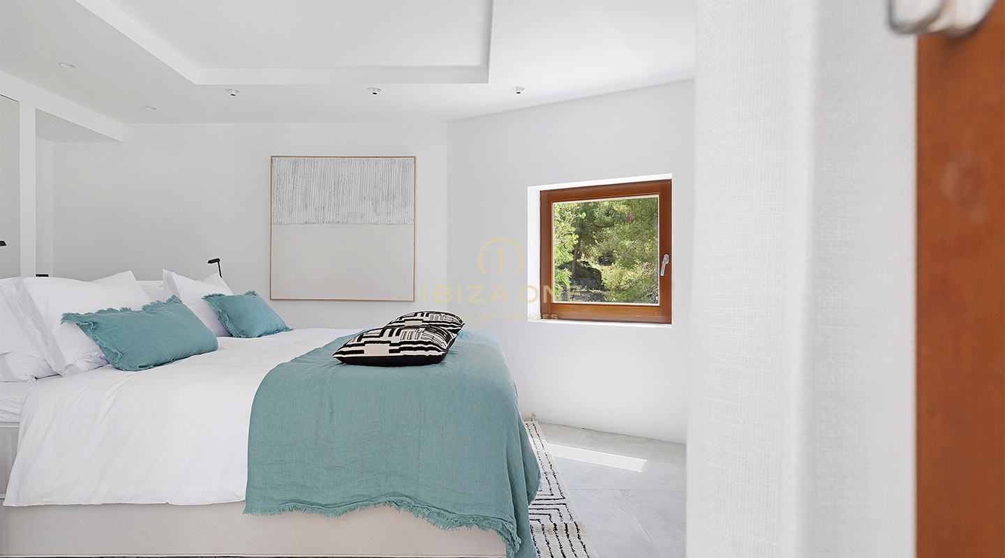 An exquisite luxury Mediterranean villa with a gorgeous infinity pool and sea & Dalt Vila views for sale, Ibiza