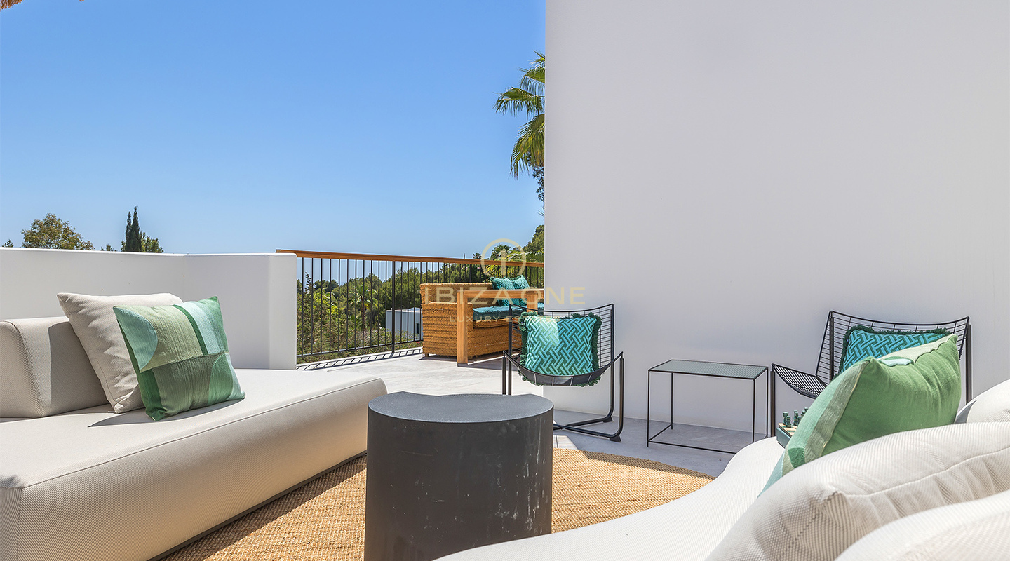 Exquisita villa mediterránea de lujo con una hermosa piscina infinita y vistas al mar y a Dalt Vila en venta, Ibiza