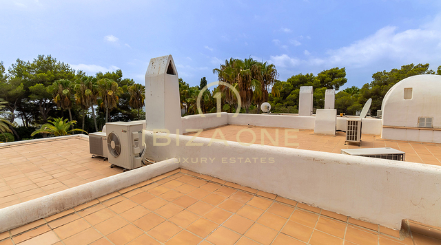 Villa di lusso in prima linea sul mare con progetto di ristrutturazione Blakstad e piscina gigantesca in vendita, Ibiza - a pochi passi dalla spiaggia e dal mare