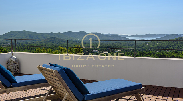 Moderne luxe villa met 5 slaapkamers en verhuurvergunning te koop, Ibiza
