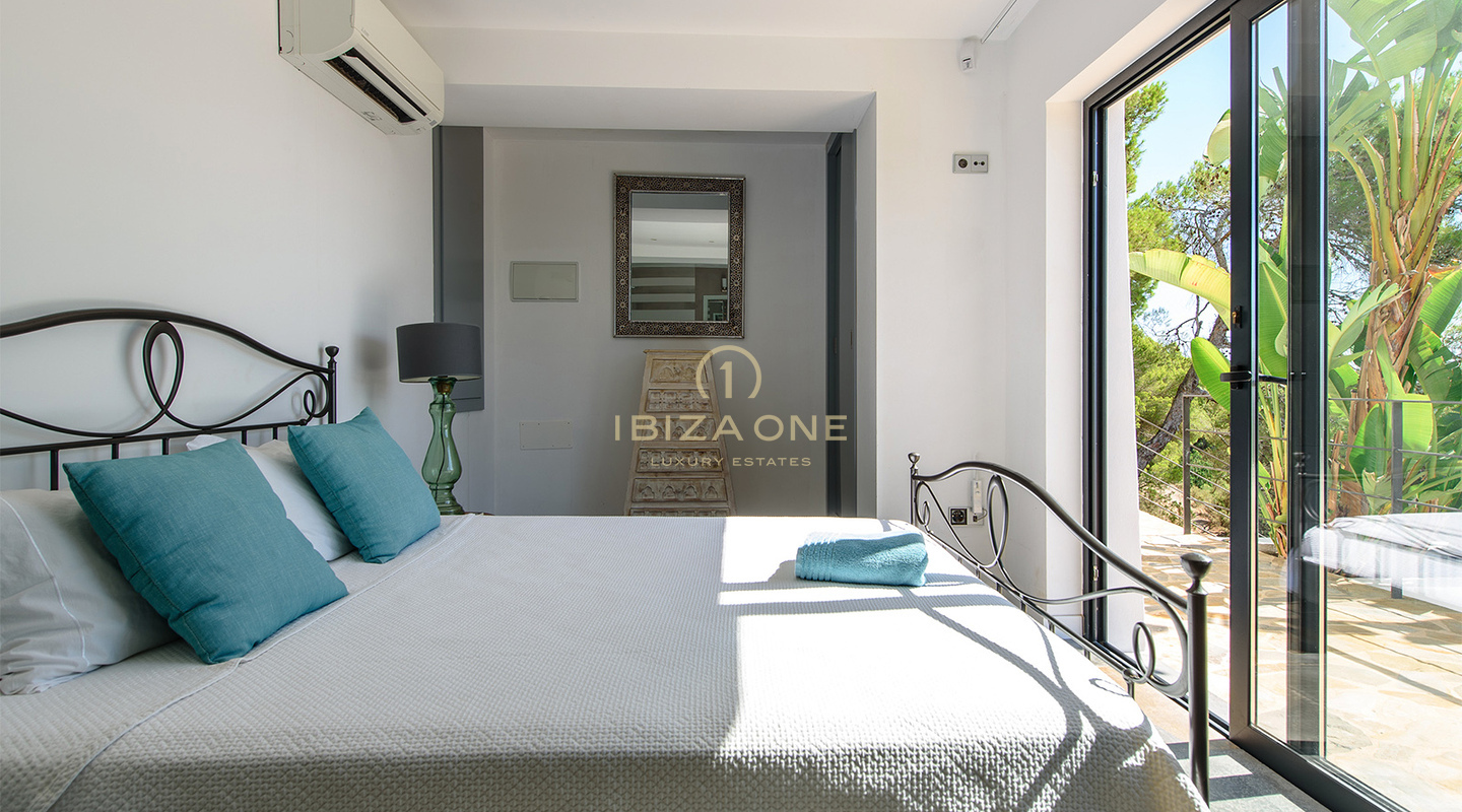Moderne Luxusvilla mit 5 Schlafzimmern und Vermietungslizenz zu verkaufen, Ibiza