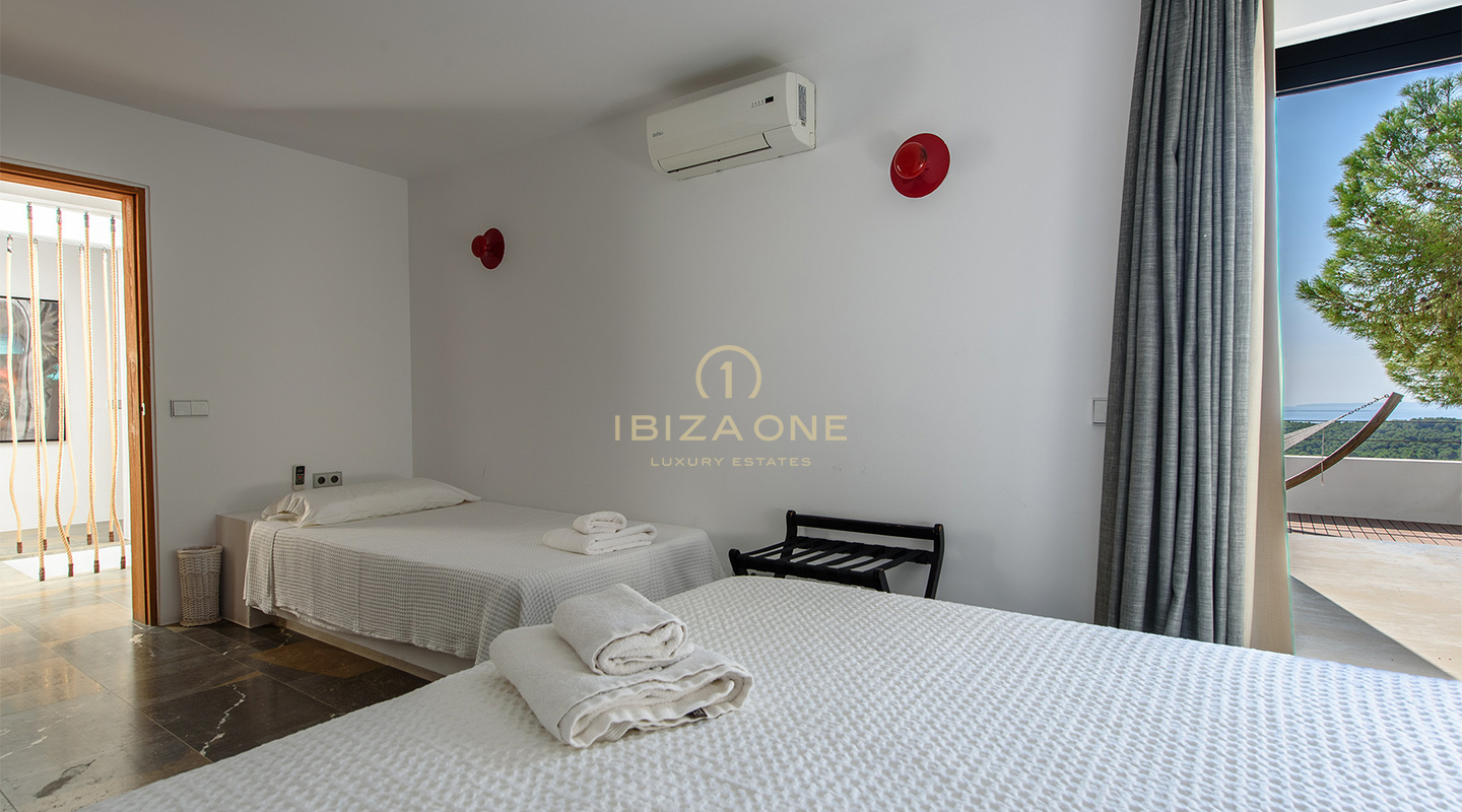 Moderne Luxusvilla mit 5 Schlafzimmern und Vermietungslizenz zu verkaufen, Ibiza