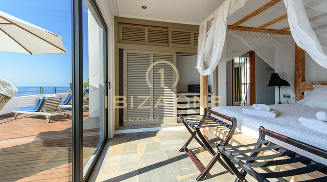 Moderna villa di lusso con 5 camere da letto e licenza di affitto in vendita, Ibiza