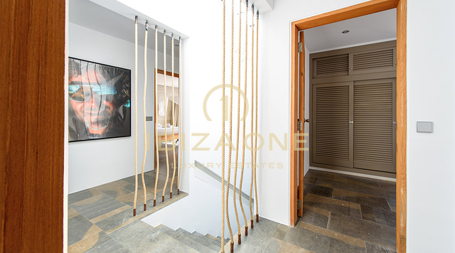 Moderne luxe villa met 5 slaapkamers en verhuurvergunning te koop, Ibiza