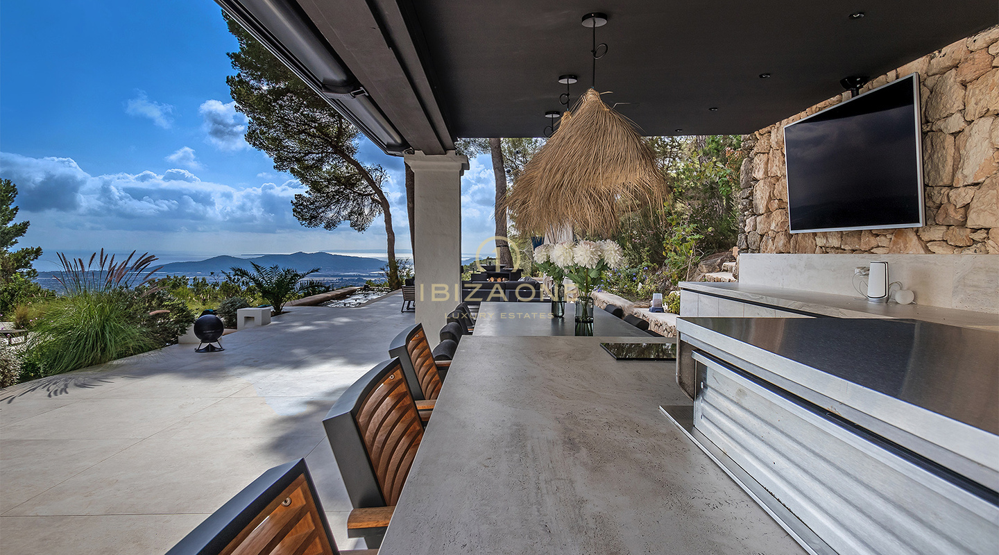Luxe moderne villa op Ibiza met spectaculair uitzicht op zee en het platteland te koop, Ibiza