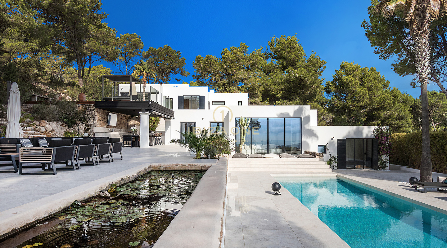 Luxe moderne villa op Ibiza met spectaculair uitzicht op zee en het platteland te koop, Ibiza