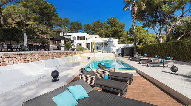 Villa moderna di lusso contemporanea a Ibiza con spettacolare vista sul mare e sulla campagna in vendita, Ibiza