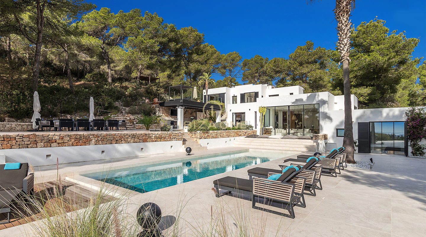Villa moderna contemporánea de lujo en Ibiza con espectaculares vistas al mar y al campo en venta, Ibiza