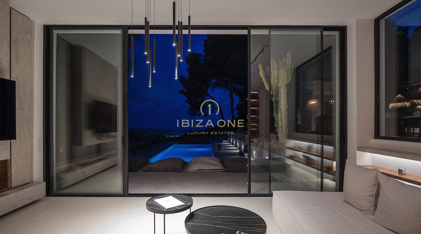 Luxuriöse zeitgenössische moderne Villa auf Ibiza mit spektakulärem Meer- und Landblick zu verkaufen, Ibiza