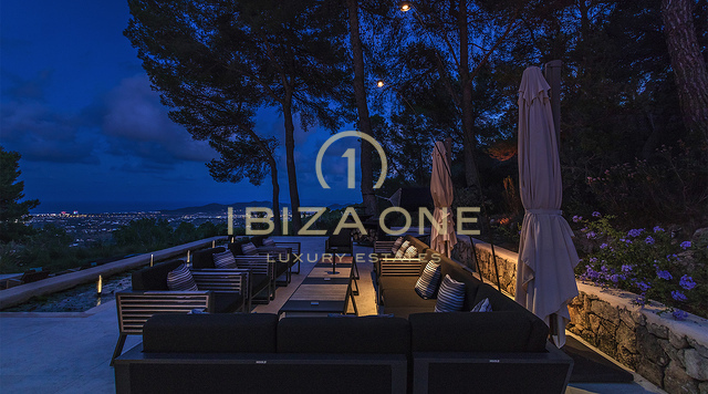 Villa moderna di lusso contemporanea a Ibiza con spettacolare vista sul mare e sulla campagna in vendita, Ibiza