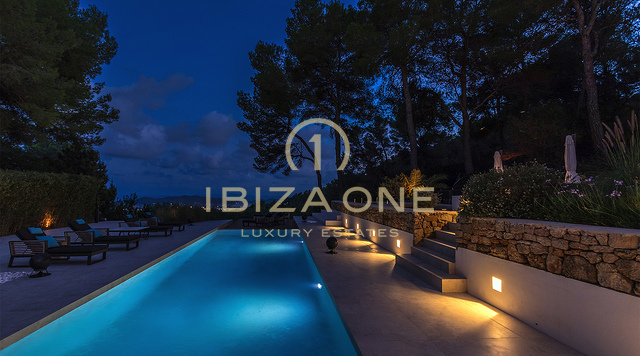 Villa moderna di lusso contemporanea a Ibiza con spettacolare vista sul mare e sulla campagna in vendita, Ibiza
