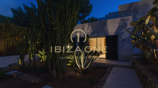 Villa moderna di lusso contemporanea a Ibiza con spettacolare vista sul mare e sulla campagna in vendita, Ibiza