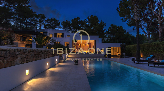 Luxe moderne villa op Ibiza met spectaculair uitzicht op zee en het platteland te koop, Ibiza