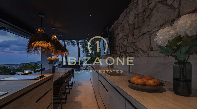 Villa de luxe contemporaine et moderne à Ibiza avec vue spectaculaire sur la mer et la campagne à vendre, Ibiza