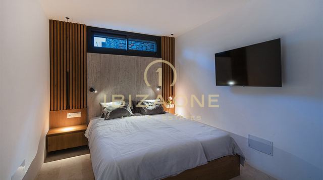 Luxe moderne villa op Ibiza met spectaculair uitzicht op zee en het platteland te koop, Ibiza