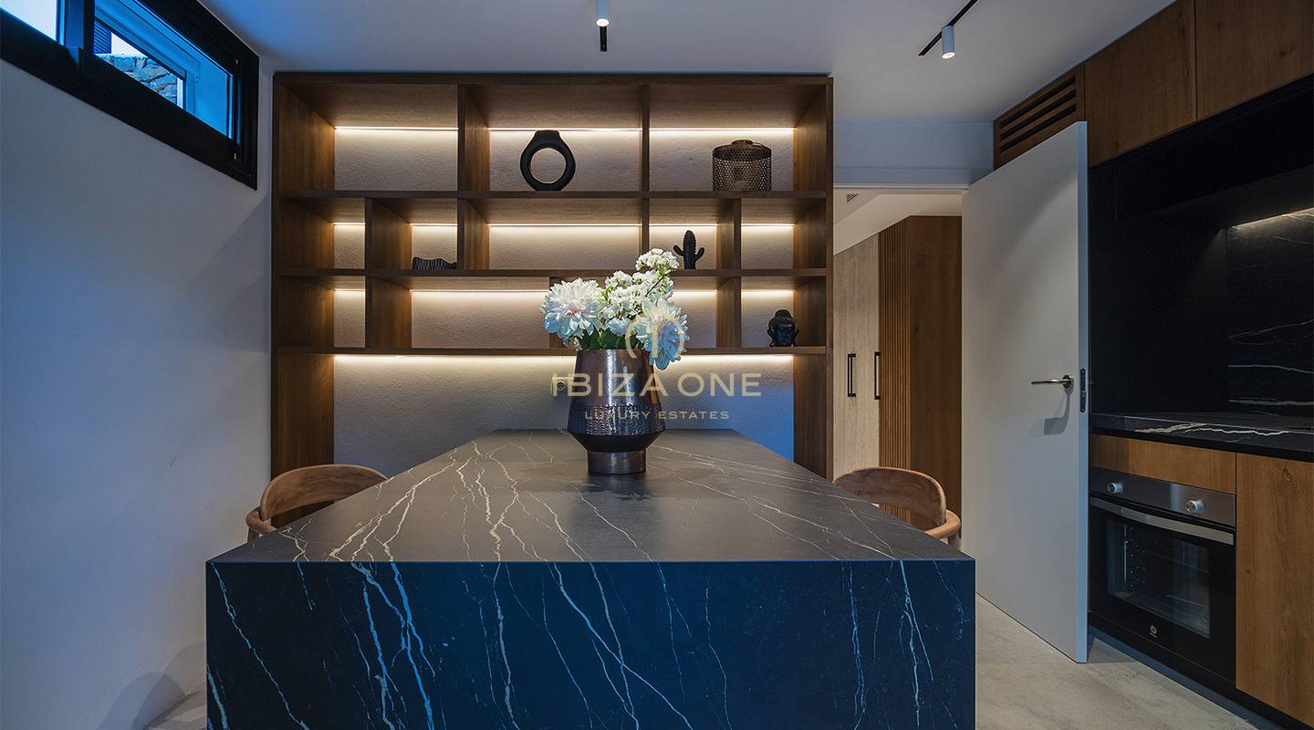 Luxe moderne villa op Ibiza met spectaculair uitzicht op zee en het platteland te koop, Ibiza