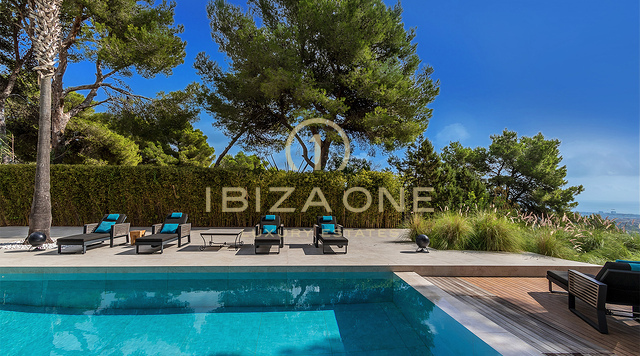 Luxe moderne villa op Ibiza met spectaculair uitzicht op zee en het platteland te koop, Ibiza